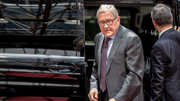 ESM: «Φάγατε» το υπερπλέονασμα σε παροχές, θυσιάσατε την ανάπτυξη, ισχύουν οι δεσμεύσεις για πλεονάσματα