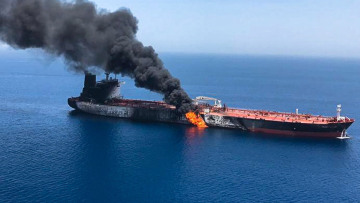 Εκρήξεις στα τάνκερ στον Κόλπο Ομάν: Ποιος βρίσκεται πίσω από τις επιθέσεις;
