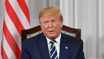 Ο Τραμπ δείχνει το Ιράν για τις επιθέσεις στα δεξαμενόπλοια και δηλώνει έτοιμος για συνομιλίες