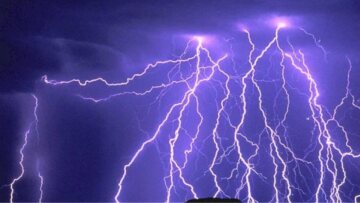 Καιρός: Έπεσαν 6.400 κεραυνοί μέχρι τις 10 το πρωί