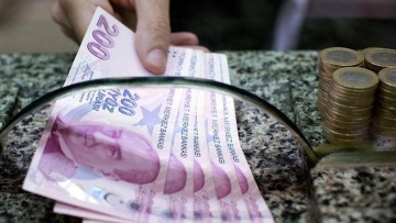 Σε πτώση η τουρκική λίρα μετά από δημοσίευμα για αμερικανικές κυρώσεις 