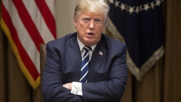 Ο Βρετανός πρέσβης στις ΗΠΑ ρίχνει «άγριο θάψιμο» στον Τραμπ σε έγγραφα που διέρρευσαν στον Τύπο