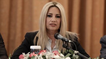 Συνέδριο ΠΑΣΟΚ: Εντολή στη Φώφη μέχρι το 2021 εν μέσω γκρίνιας για το «κόμμα σφραγίδα»