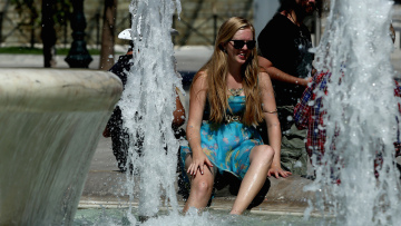 Καιρός: «Καμίνι» η χώρα - Έκτακτο δελτίο για καταιγίδες στη Βόρεια Ελλάδα