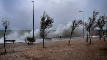 Σαρώνουν τα μελτέμια - Μέχρι 111 χιλιόμετρα η μέγιστη ταχύτητα ριπών