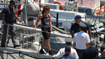 Ιταλία: Aντιμέτωπη με φυλάκιση 10 ετών η πλοίαρχος του Sea-Watch - Αύριο η απόφαση του δικαστηρίου 