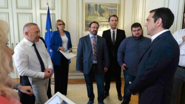 Τσίπρας στα περιφερειακά κανάλια: Δεν ήταν συντριβή το αποτέλεσμα των ευρωεκλογών