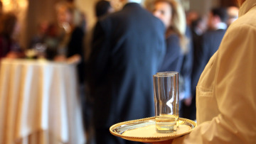 Μειώθηκε ο μέσος μισθός το 2018 - Στα 391,32 ευρώ τα μεικτά για έναν στους τρεις εργαζόμενους