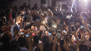 Επικράτηση της ΝΔ σε Αθήνα, Πειραιά και «αστικούς» δήμους και του ΣΥΡΙΖΑ στις «λαϊκές» γειτονιές