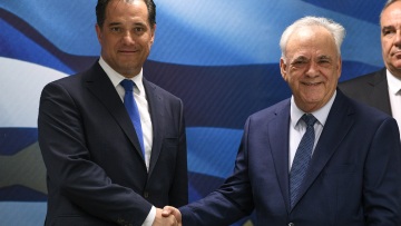 Υπουργείο Ανάπτυξης και Επενδύσεων: «Θα είμαι εδώ κάθε μέρα, δεν θα κάνω διακοπές» δήλωσε ο Άδωνις