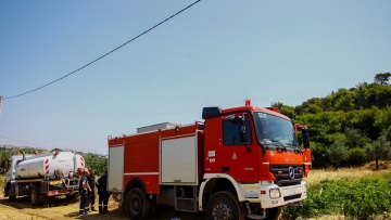 Υπο μερικό έλεγχο τέθηκε η πυρκαγιά στη Φυλή