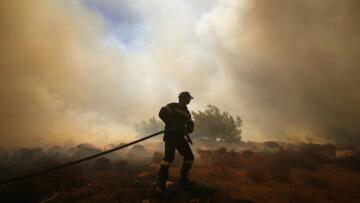Πυρκαγιά στο Άγιο Όρος - Μεγάλη κινητοποίηση της πυροσβεστικής