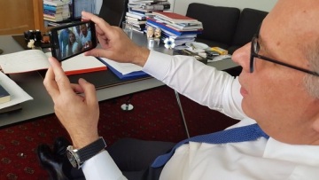 Μεταναστευτικό: Μήνυμα Κουμουτσάκου για επιτάχυνση ασύλου και ενίσχυση επιστροφών στην Τουρκία