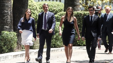 Στην Τήνο για ολιγόωρο διάλειμμα ο Κυριάκος Μητσοτάκης