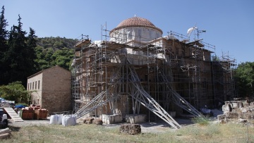 Σεισμός στην Αθήνα: Κατέρρευσε τμήμα στον περίβολο στη Μονή Δαφνίου - Η κατάσταση στα υπόλοιπα μουσεία 