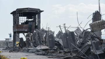 Φωτογραφικό οδοιπορικό μετά τα 5,1 Ρίχτερ: Έπεσαν παλιά κτίρια, κατέρρευσε ο ταινιόδρομος στον Πειραιά