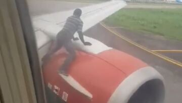 Νιγηρία: Άνδρας ανέβηκε στο φτερό ενώ το αεροπλάνο ήταν εν κινήσει