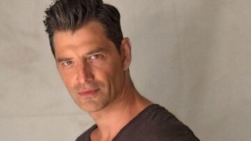 Σάκης Ρουβάς για τη φωτιά στο Μάτι: «Οι πληγές μένουν ανοιχτές»