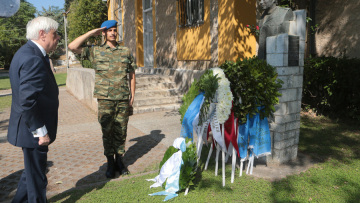 O Παυλόπουλος κατέθεσε στεφάνι στην προτομή του Σπύρου Μουστακλή