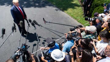 Τραμπ: Τα μαζεύει μετά τα ρατσιστικά σχόλια - Σε ομιλία του επαίνεσε τους Αφροαμερικανούς