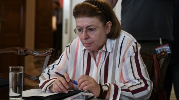 Έφοδος της Μενδώνη στο Ταμείο Αρχαιολογικών Πόρων: Εικόνα διάλυσης στον οργανισμό