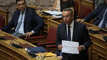 Βουλή: Ψηφίστηκε το νομοσχέδιο για τη μείωση του ΕΝΦΙΑ και τις 120 δόσεις