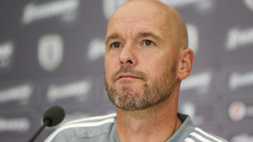 Τεν Χαγκ: «Θα παίξει και στα δύο παιχνίδια με τον ΠΑΟΚ ο Φαν Ντε Μπέεκ»