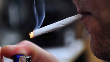 Καταγγελίες για παραβάσεις του αντικαπνιστικού νόμου: Καπνίζουν ακόμα και στα νοσοκομεία!