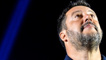 Πολιτική κρίση στην Ιταλία: Ο Σαλβίνι πιέζει για εκλογές το ταχύτερο δυνατό