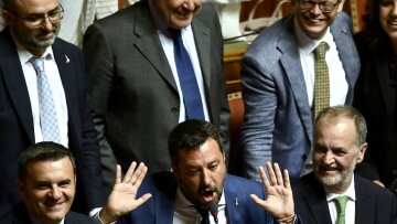 Επιτείνεται η πολιτική αβεβαιότητα στην Ιταλία - Στον αέρα η πρόταση μομφής που ζήτησε ο Σαλβίνι