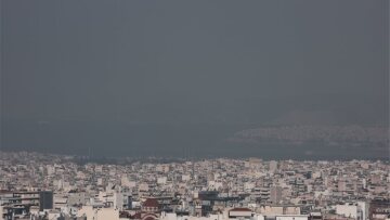 Συναγερμός σε ΚΕΕΛΠΝΟ και υπουργείο Υγείας για τον καπνό που «πνίγει» την Αθήνα