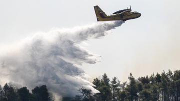 Φωτιά στην Εύβοια: Σε Πλατάνα και Κοκκάλα η μεγάλη «μάχη» των πυροσβεστών 