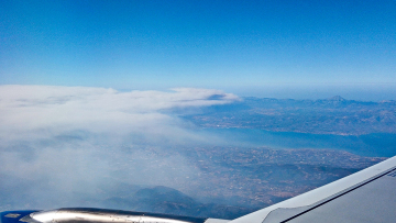 Φωτογραφιές: Ο καπνός στην Εύβοια μέσα από την καμπίνα αεροπλάνου
