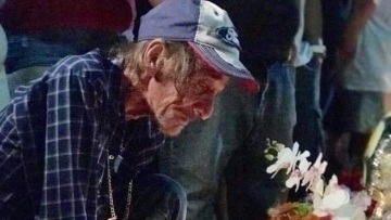 Ο σύζυγος γυναίκας - θύματος του Ελ Πάσο καλεί, δημόσια, κόσμο στην κηδεία