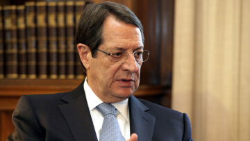Κύπρος: MKO δημοσιογράφων εμπλέκουν τον Αναστασιάδη σε ξέπλυμα χρήματος φίλων του Πούτιν 
