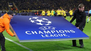Ο… Μποράτ εμφανίστηκε σε ματς Champions League και συνελήφθη!