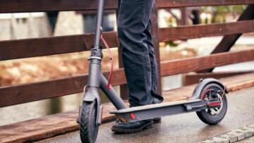 Τροχαία: Τι ορίζει ο νόμος για τα ηλεκτρικά πατίνια - Πότε πρέπει να ακολουθούν τον ΚΟΚ