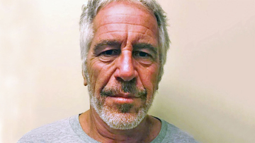 Ο Τζέφρι Έπσταϊν είχε υπογράψει τη διαθήκη του δύο ημέρες προτού βρεθεί νεκρός στο κελί του