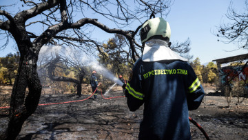 Περιορίστηκε η φωτιά στην Κέρκυρα - Καλύτερη εικόνα σε Ηλεία και Αρκαδία 