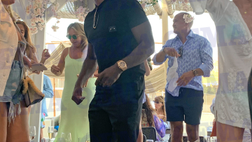 Μύκονος: Τα «έδωσε» όλα στο Καλό Λιβάδι ο μεγιστάνας Ναγκίμπ Σαουίρις