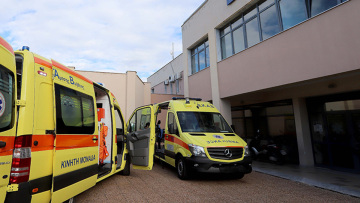 Τραγωδία στο Αίγιο: «Μια χαρά είναι», είπε για την γιαγιά και το εγγόνι ο οδηγός κι έφυγε!