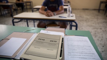 Κορωνοϊός - Πανελλήνιες: «Στόχος να γίνουν οι εξετάσεις μέχρι τον Ιούλιο» λέει η Νίκη Κεραμέως