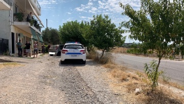 Αγρίνιο: Τρελή πορεία αυτοκινήτου που «προσγειώθηκε» σε αυλή