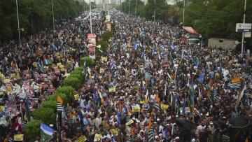 Πακιστάν: Χιλιάδες κόσμου στους δρόμους του Καράτσι, ζήτησε λύση για το Κασμίρ