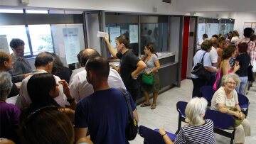 Τι αλλάζει στη φορολογία: Πόσο θα μειωθούν οι φόροι για μισθωτούς, συνταξιούχους και μικρομεσαίους