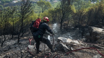 Υψηλός ο κίνδυνος πυρκαγιάς αύριο σε Αττική, Εύβοια, Πελοπόννησο και νησιά