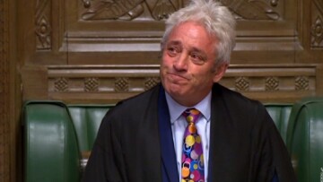 Καταιγιστικές εξελίξεις στη Βρετανία: Παραιτείται ο πρόεδρος της Βουλής - Kαι με το νόμο παρατείνεται το Brexit