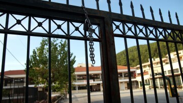 Κατάληψη αντί αγιασμού σε σχολείο στην Πετρούπολη