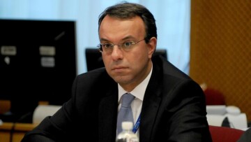 Eurogroup: Μείωση φόρων με «όπλο» τις αποκρατικοποιήσεις, στις βαλίτσες Σταϊκούρα