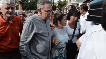 Λαυρέντης Μαχαιρίτσας: Τον αποχαιρέτησαν με τραγούδια - Λύγισαν η οικογένειά του και ο Πορτοκάλογλου